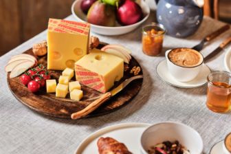 Fromages_Cheeses_Suisse_Emmentaler_8.1